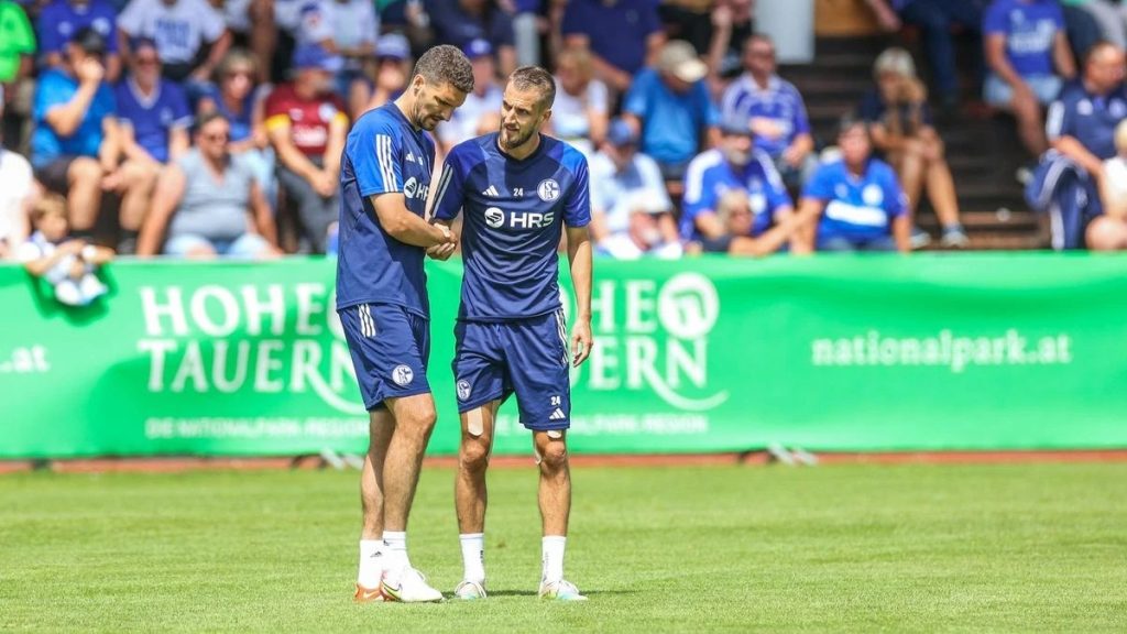 Schalke 04 verabschiedet sieben Spieler vor Saisonfinale gegen SV Elversberg Schalke 04 verabschiedet sieben Spieler vor Saisonfinale gegen SV Elversberg